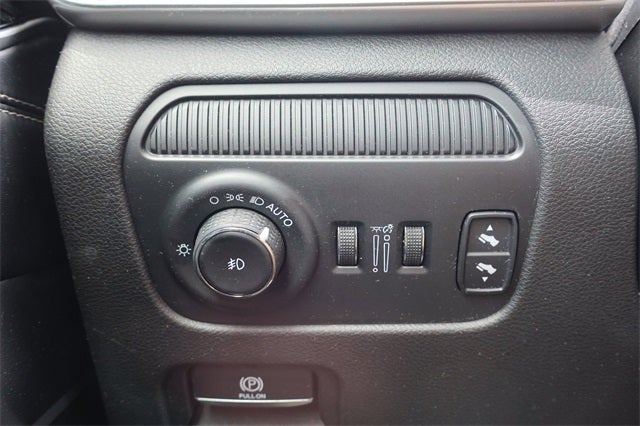 2023 Jeep Wagoneer Base