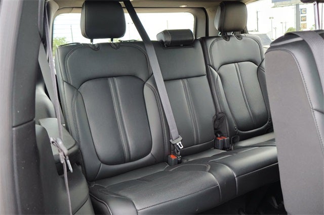 2023 Jeep Wagoneer Base