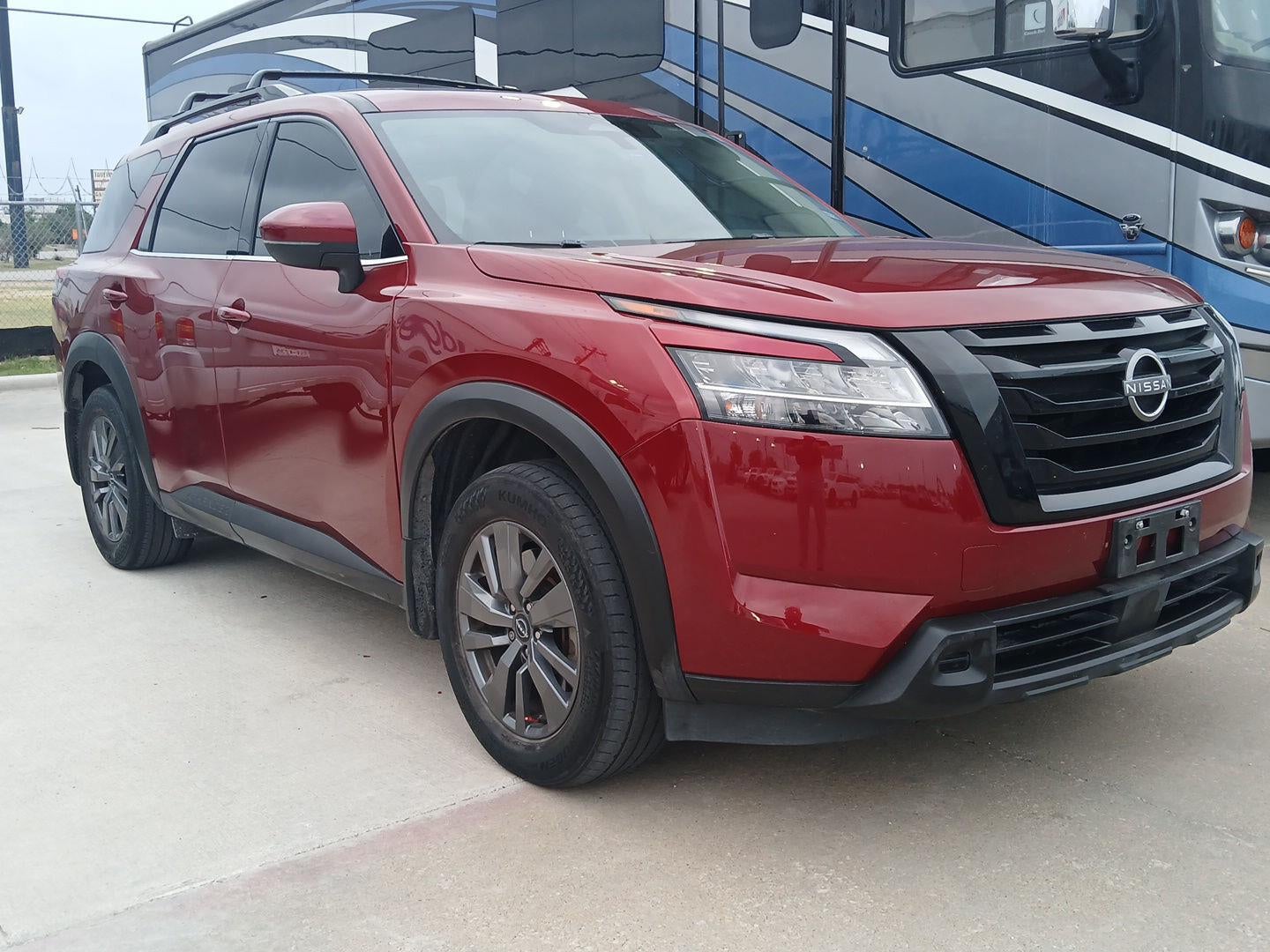 2022 Nissan Pathfinder SV