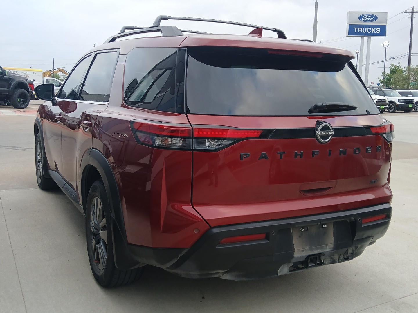 2022 Nissan Pathfinder SV