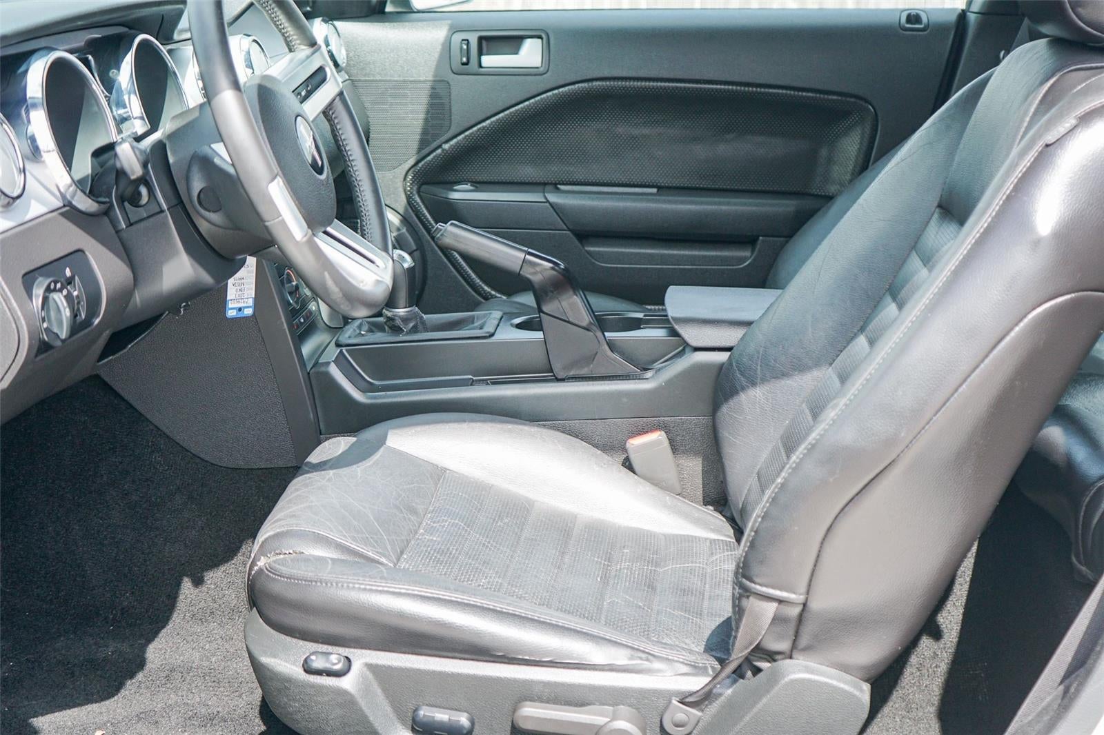 2007 Ford MUSTANG Base