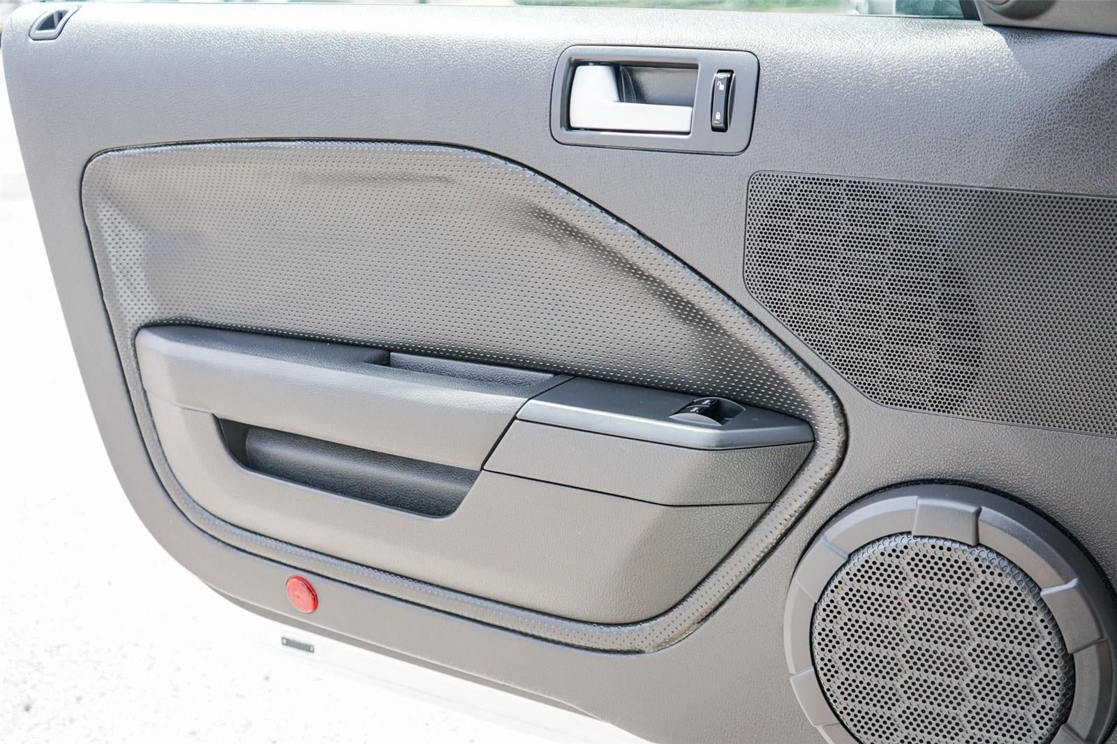 2007 Ford MUSTANG Base