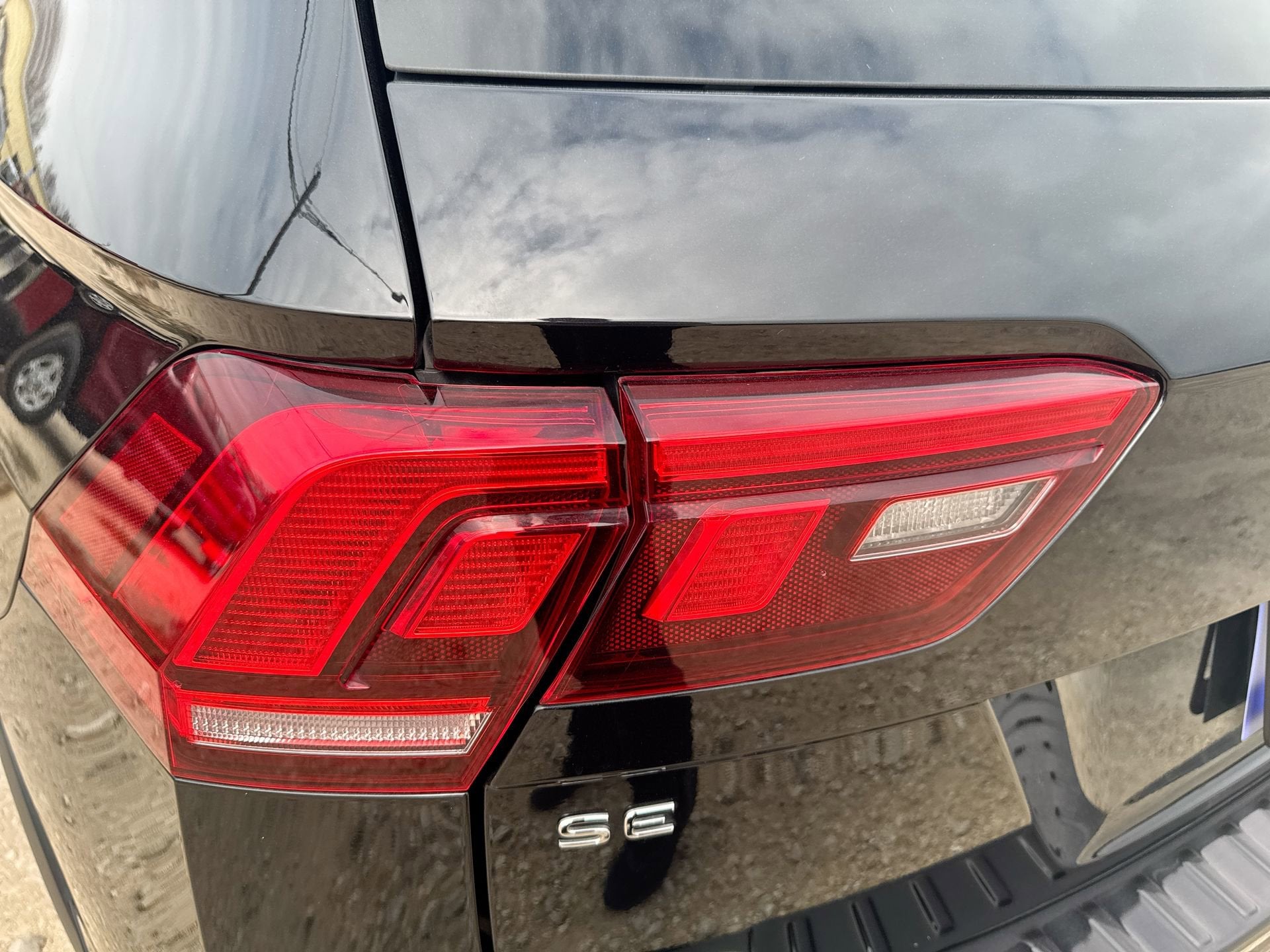 2024 Volkswagen Tiguan 2.0T SE R-Line Black