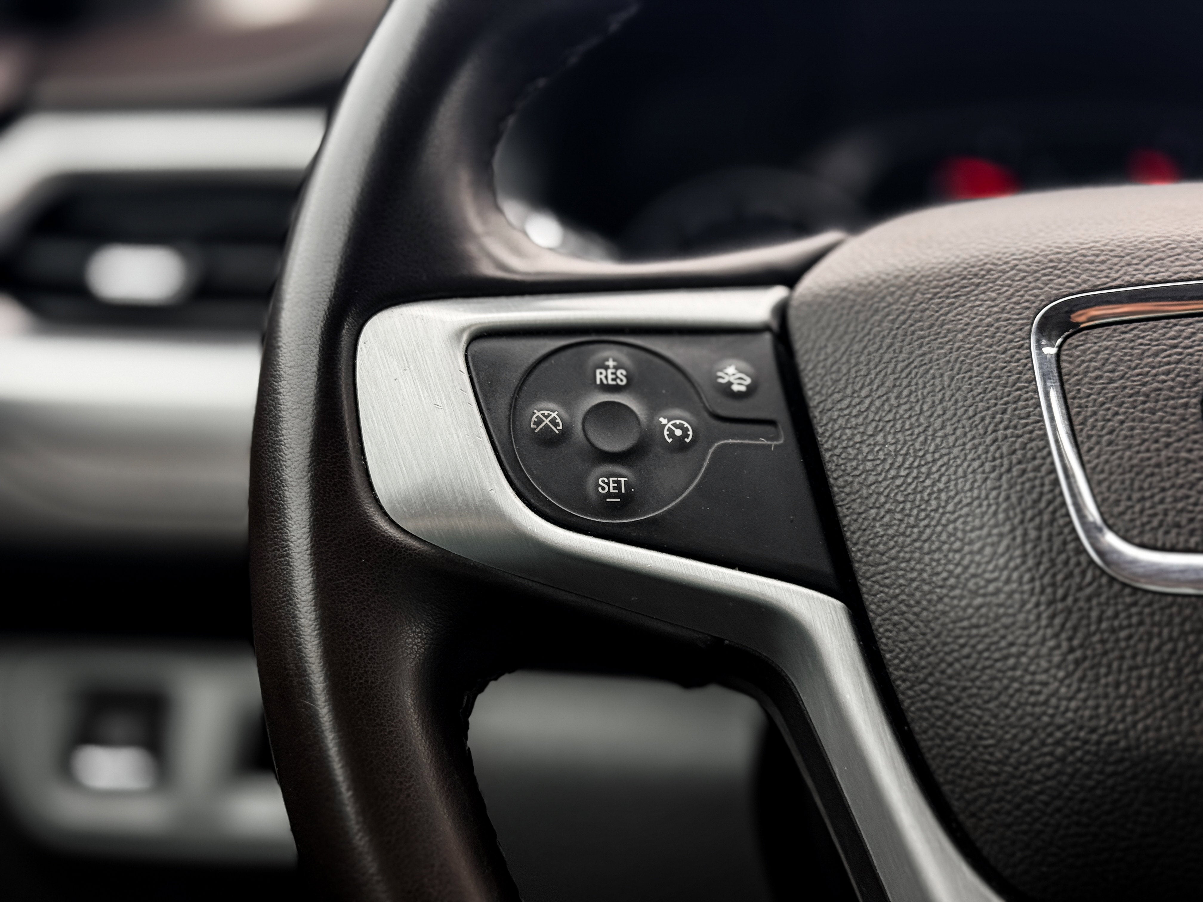 2023 GMC Acadia AWD SLT