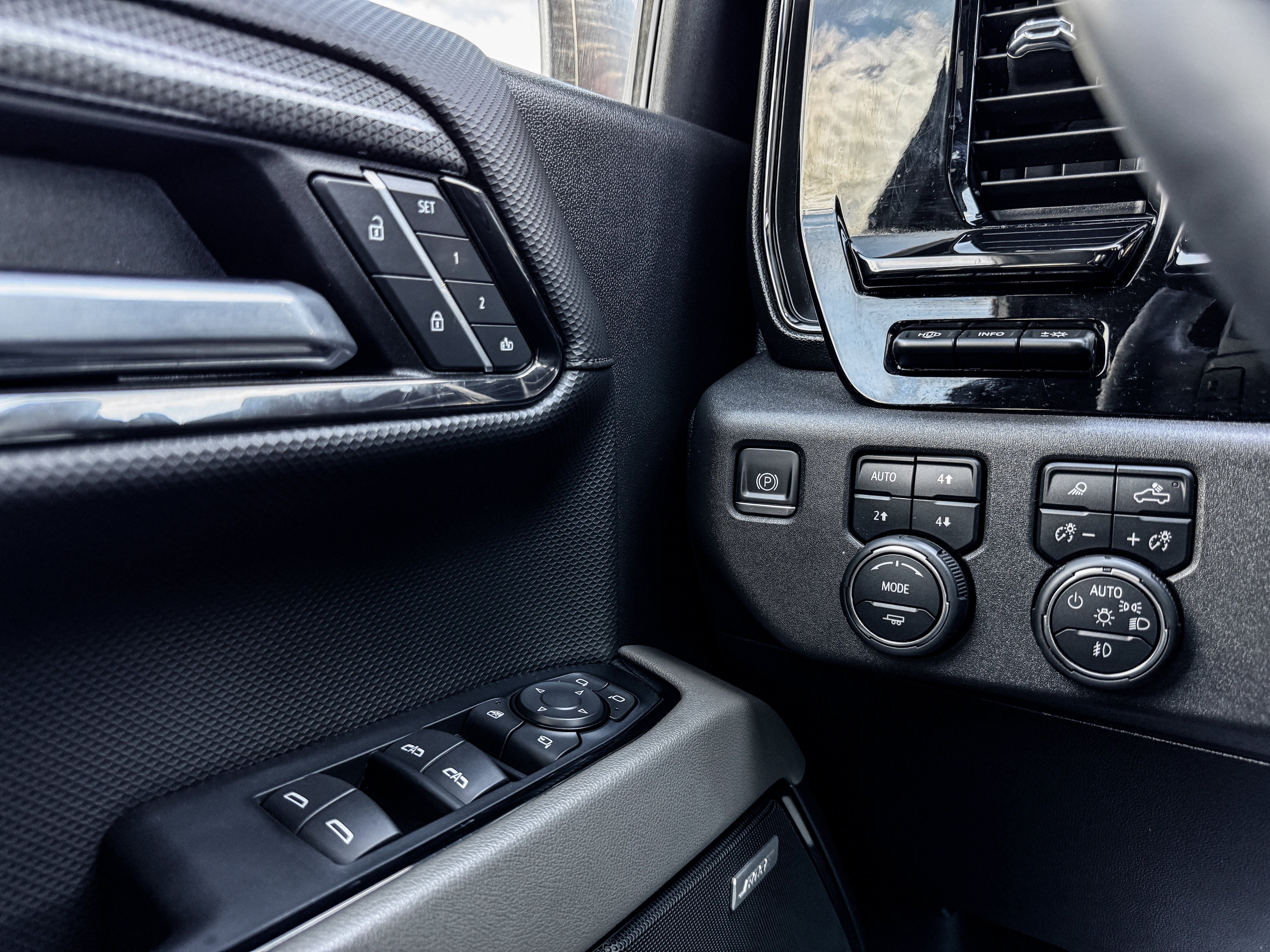 2024 Chevrolet Silverado 1500 4WD Crew Cab Short Bed ZR2